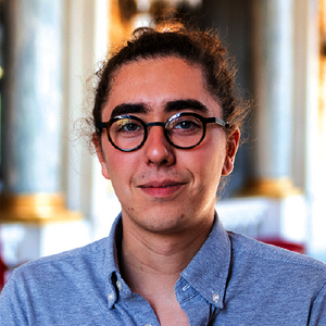 Personnage avec lunettes