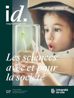 Couverture du numéro Id. Les sciences avec et pour la société. Une petite fille dans un costume de cosmonaute en carton regarde une plante sous verre.