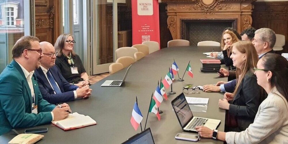 les personnalités qui ont participé aux assises pour renforcer les coopérations académiques, scientifiques et institutionnelles entre la France et le Mexique. 